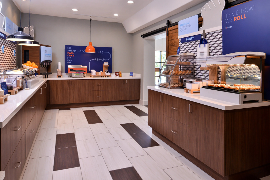 Holiday Inn Express & Suites Elgin By IHG