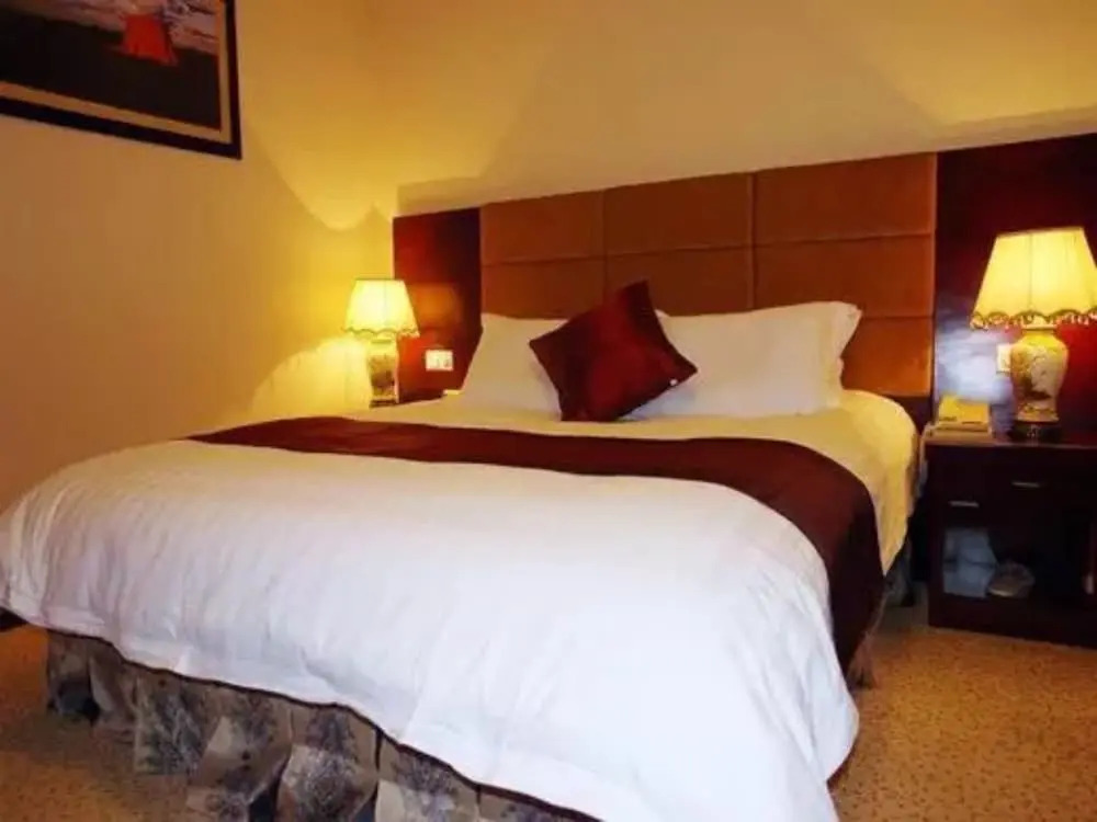 Dunhuang Golden Leaf Hotel