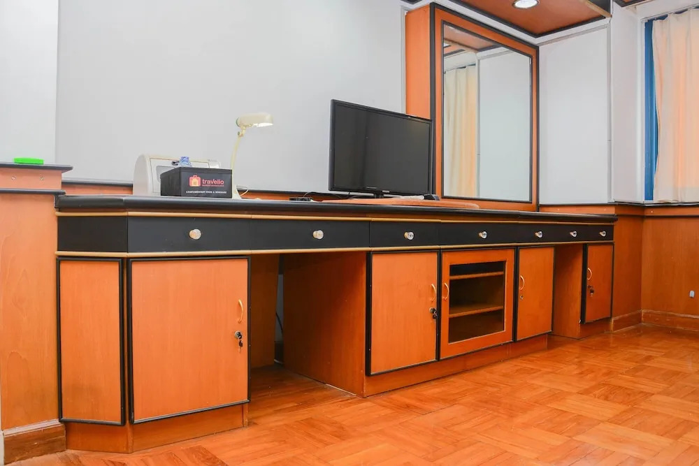 Stylish and Posh Studio Park Royale Apartment