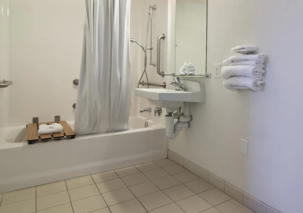 Motel 6-Roseville, MN - Minneapolis North