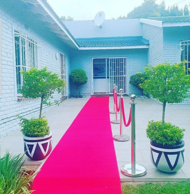 Ouklip Place Hotels