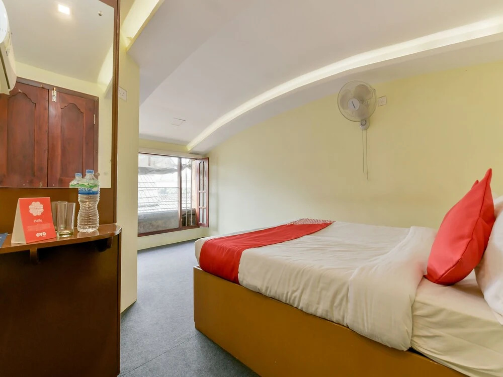 OYO 13683 EGC Houseboat 9 BHK