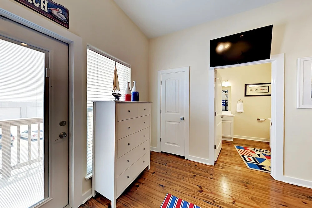 Roomy and Coastal in Port A by RedAwning