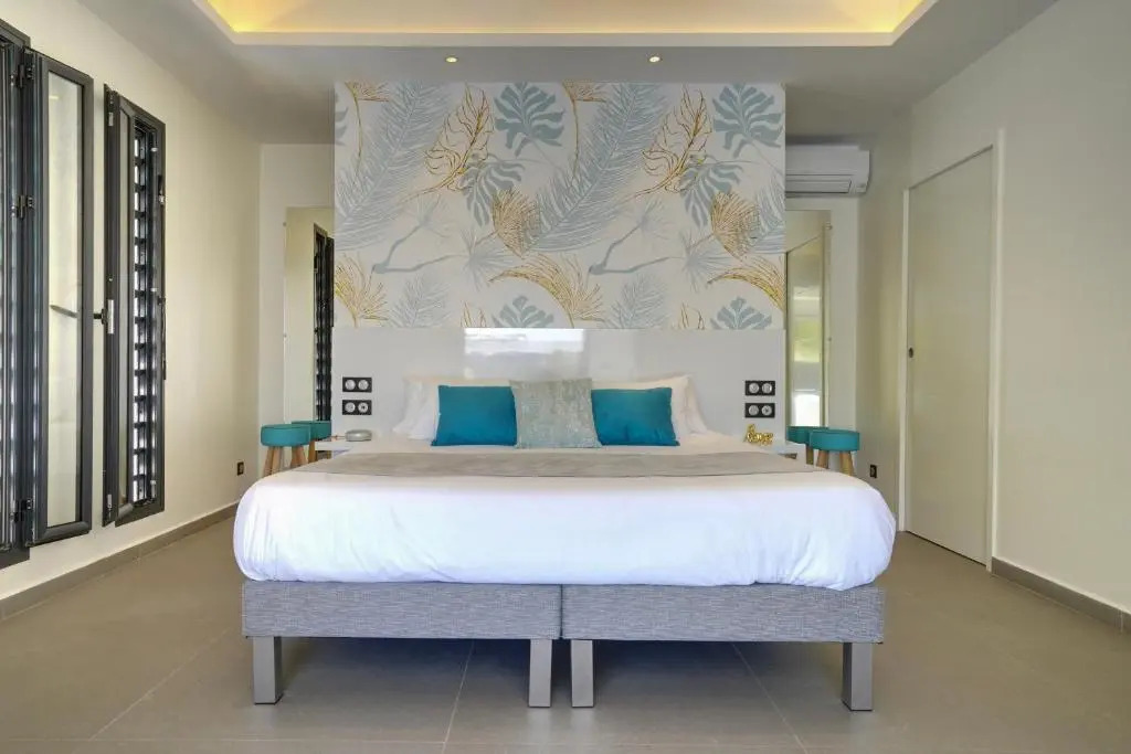 Tropic & Chic