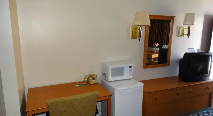 Colony Motel