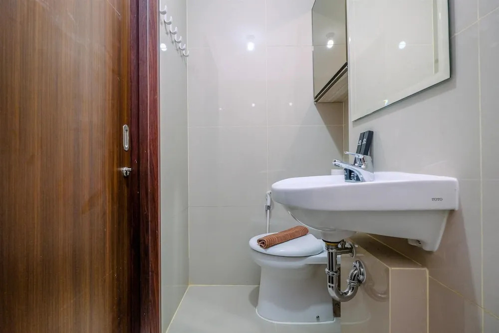 Warm And Minimalist Studio Room Transpark Cibubur Apartment