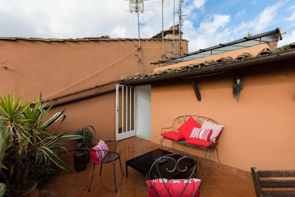 Amazing apartments with terrace or rooftop in Trastevere