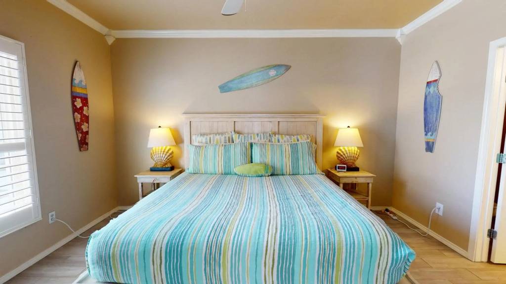 SFH201 Newly Renovated Ground Floor Townhome, Shared Pool, Near Beach
