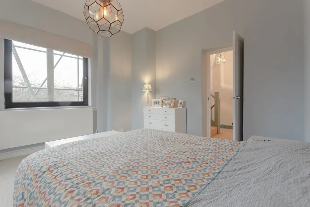Stunning 2 Bedroom Flat in Converted Church in Bethnal Green