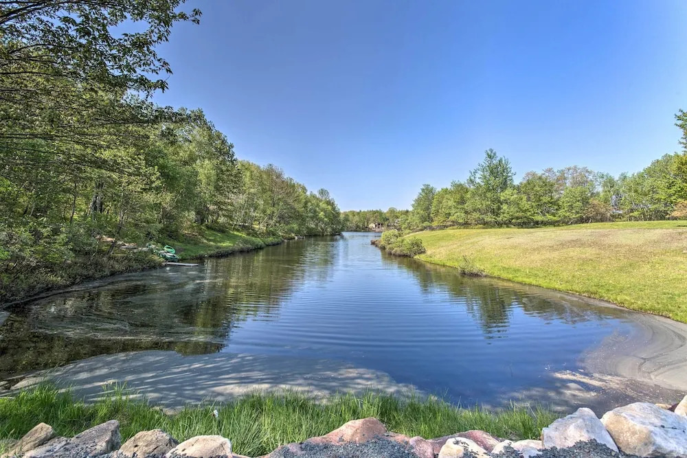 Family Home in Long Pond w/ Fire Pit & Lake Access
