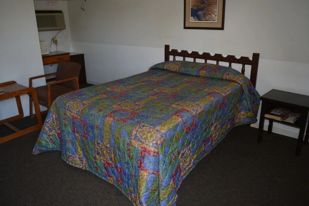 Delux Inn