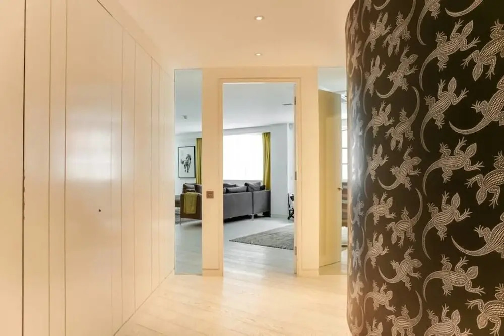 Luxury 2-bed, 2-bath Loft-style Flat in Covent Gdn