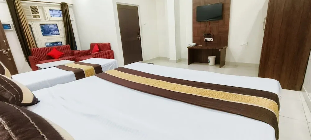 Hotel Prabhat Palace
