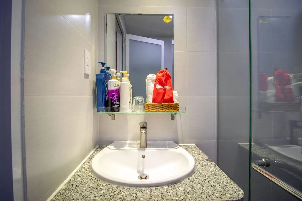Reddoorz Plus near Phan Xich Long