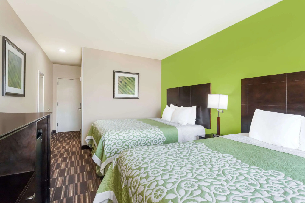 Days Inn & Suites by Wyndham Jamaica JFK Airport