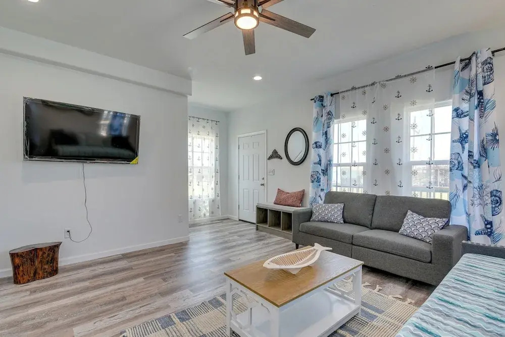 Walk to Gulf: Ocean-view Home in Crystal Beach!