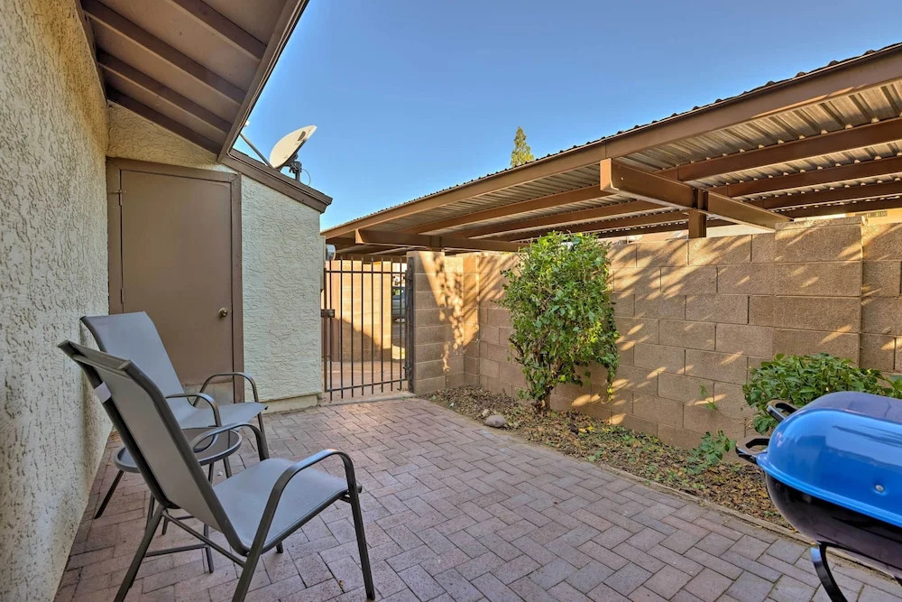 Gilbert Townhome w/ Easy Access to Phoenix!