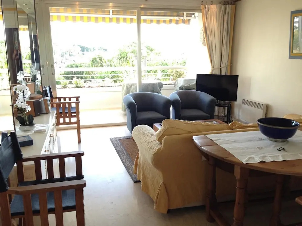 Apartment With 2 Bedrooms in Villeneuve-loubet, With Wonderful sea Vie