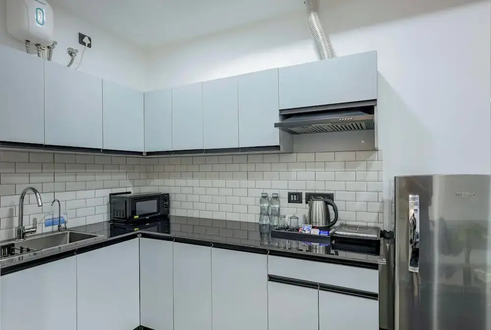 BedChambers Luxury Apartment Near Golf course Road