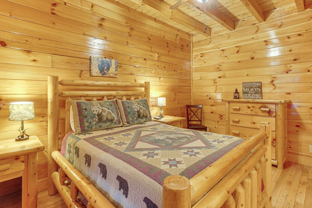 Mtn-view Gem w/ Hot Tub + Game Room in Sevierville