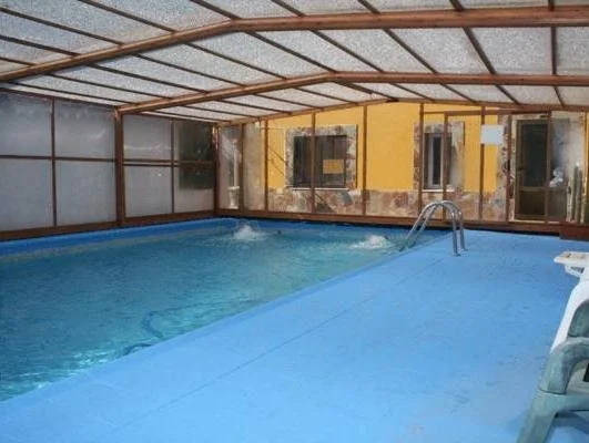 Isis de Cuenca Alojamiento Superior especial para Moteros con Piscina