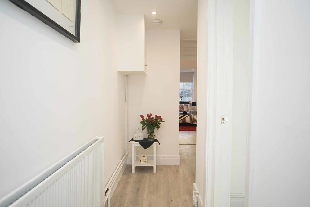 Light filled garden flat sleeps 4