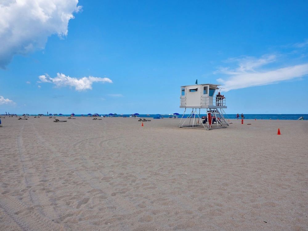 Seas The Day 4: Beach Basecamp W/ Pool & Hot Tub 2 Bedroom Duplex