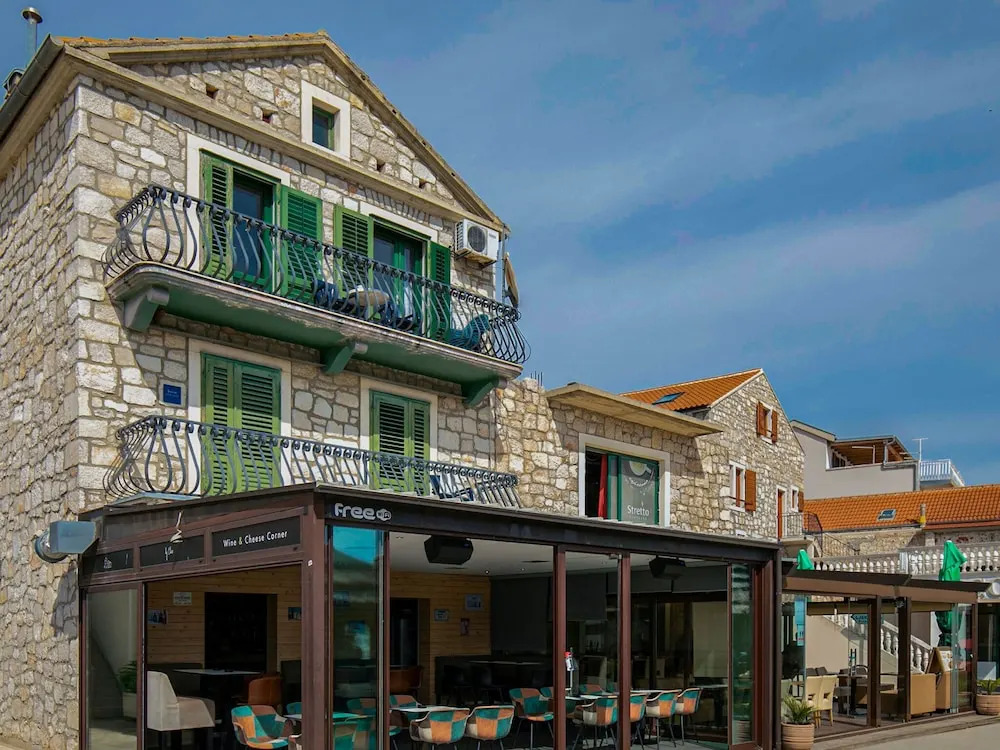 Scenic Apartment in Pakoštane near Sea & Town Center