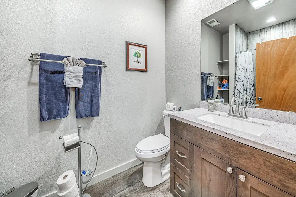 Spacious Alto House on 8 Private Acres w/ Hot Tub!