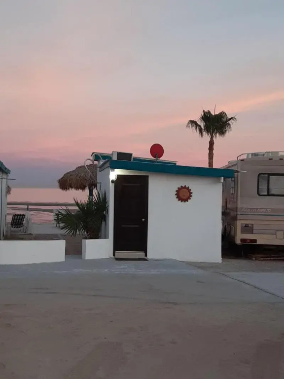 #39 Bungalow Seaside Hotel & Victors RV Park