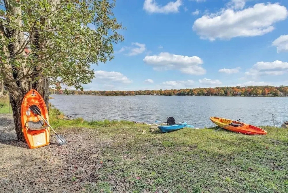 Lakefront, Hot Tub, Kayaks, Firepit, Pool Table
