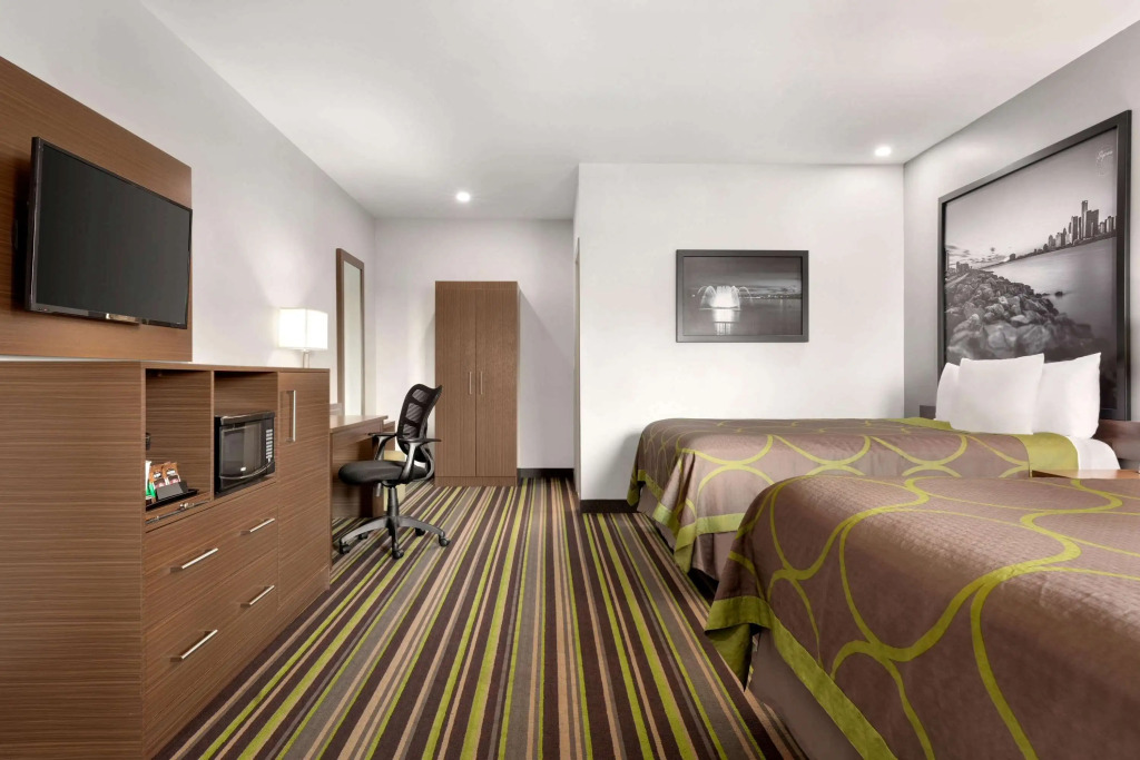 Super 8 by Wyndham Windsor/Dougall