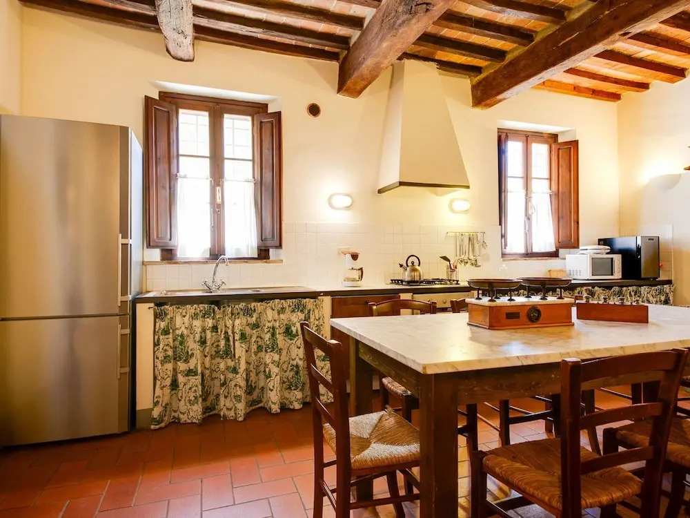 Belvilla by OYO Lavish Farmhouse With Fireplace