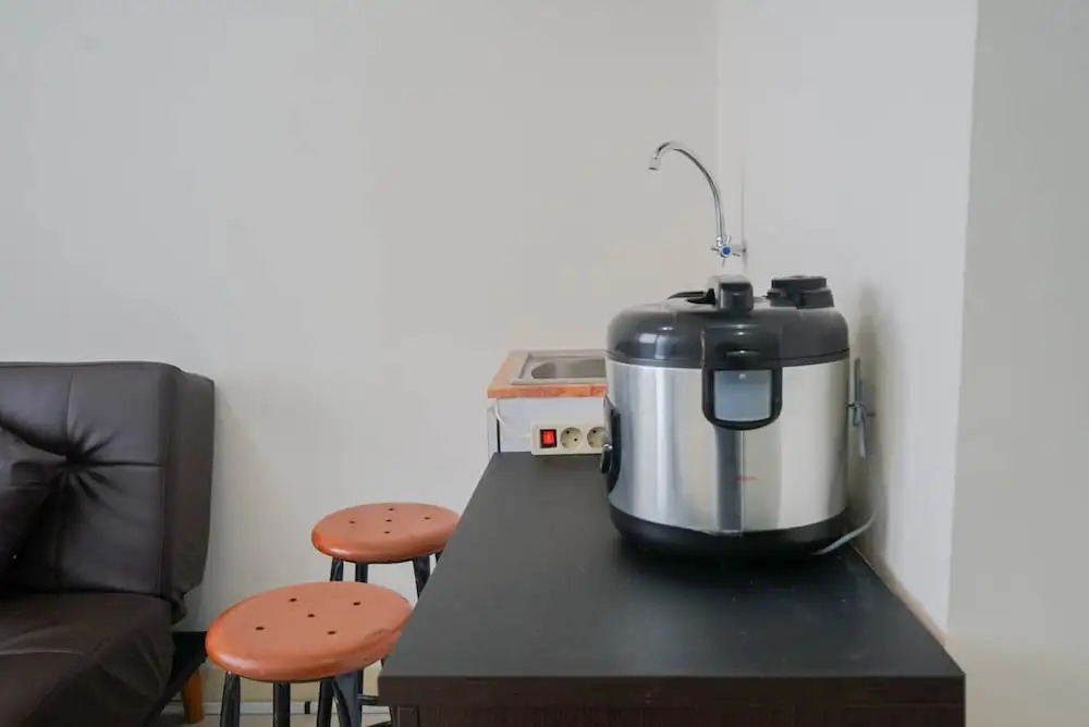 Comfortable 2BR Apartment at Green Pramuka near Mall