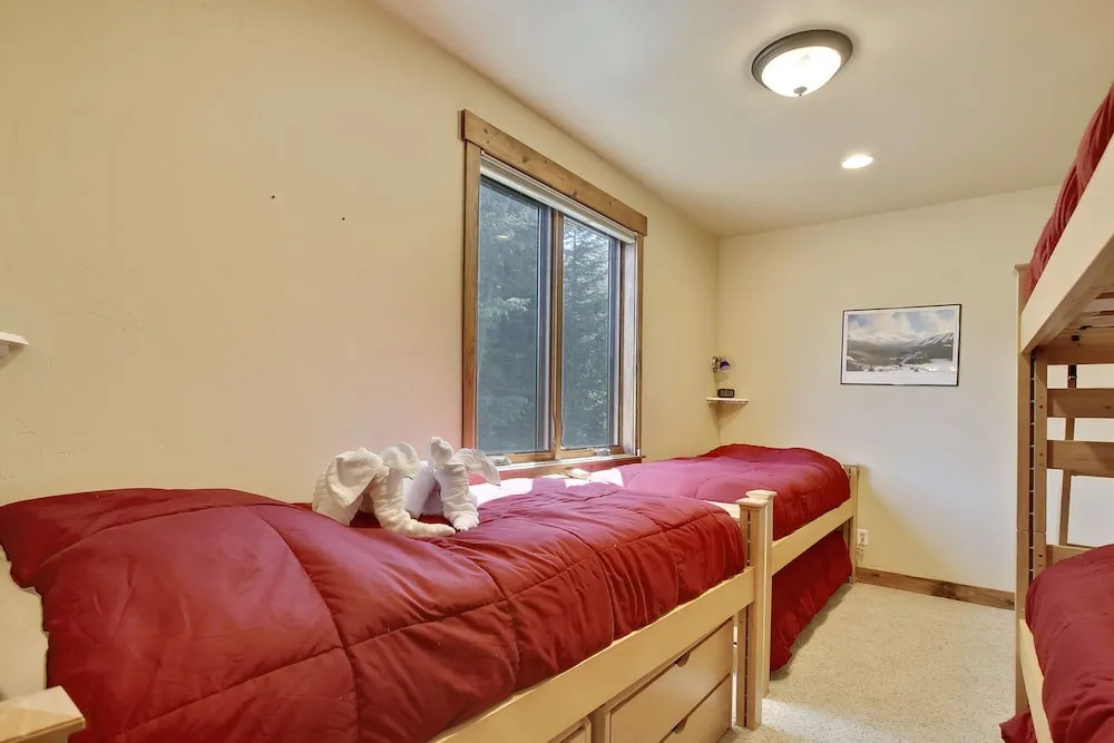 Slopeside Mountain Time Luxury Chalet by Winter Park Escapes