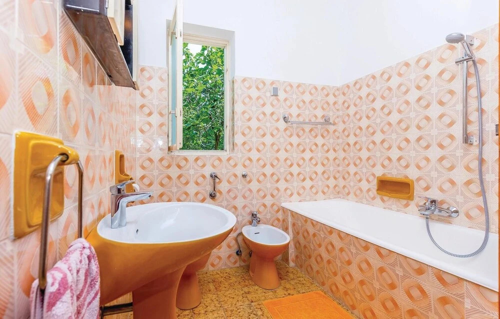 5 Bedroom Awesome Home In Povile