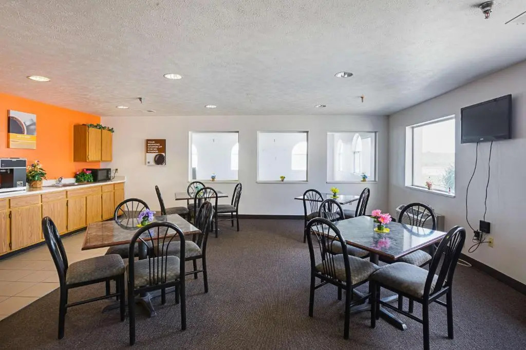 Motel 6 Omaha - IAT West