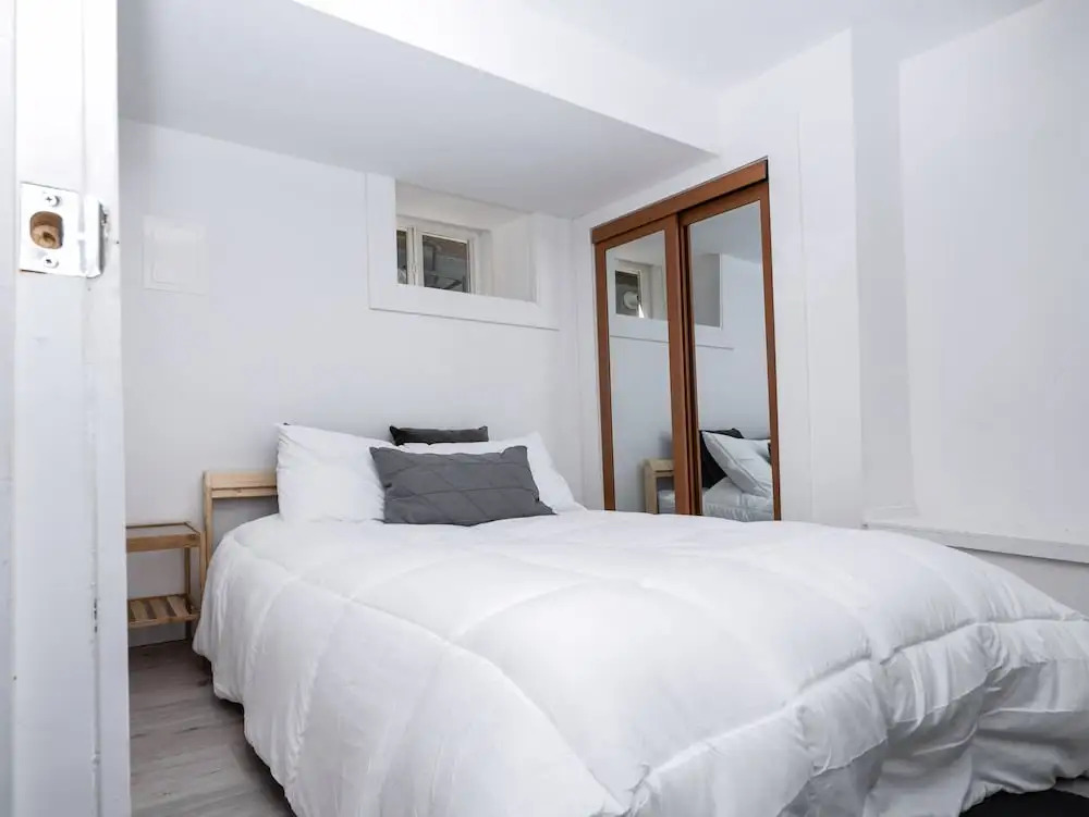 Cosy 1 Bedroom Suite in Leslieville