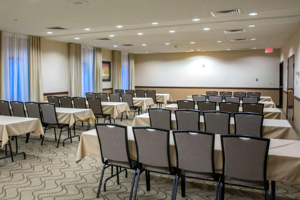 Comfort Inn & Suites Hutchinson