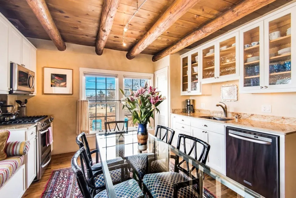 El Caminito - Magnificent East Side Home, Flooded With Light