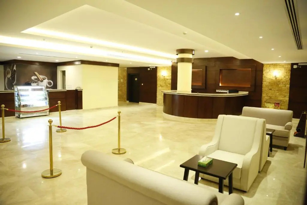 Flora Hotel Suite 2