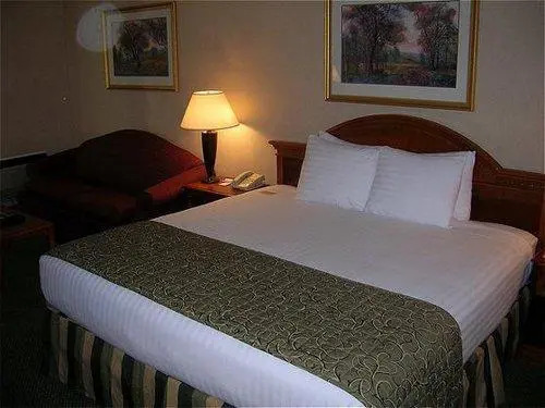 Holiday Inn Express and Suites Detroit North-Troy by IHG