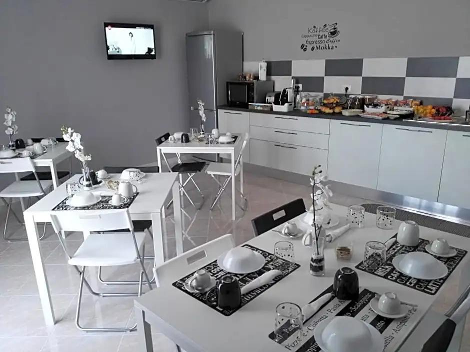 B&B Black And White