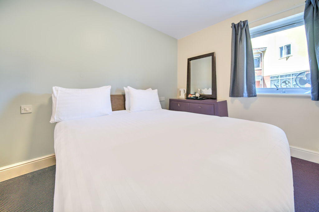 GO2 Gloucester Hotel by OYO