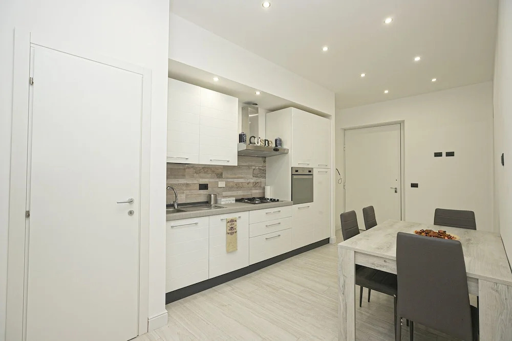 JOIVY Stylish 3-bed flat near the Genoa Aquarium