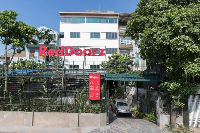 Reddoorz Plus Near Westlake Tay Ho
