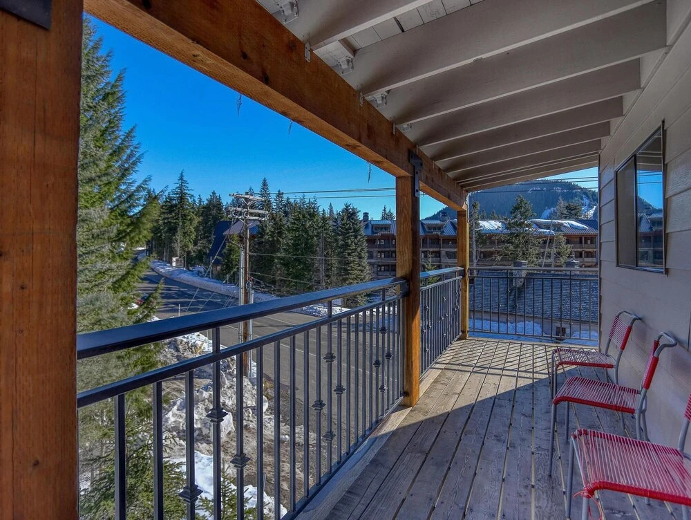 Geothermally Heated Outdoor Pool and Scenic Deck - Cozy Studio Retreat