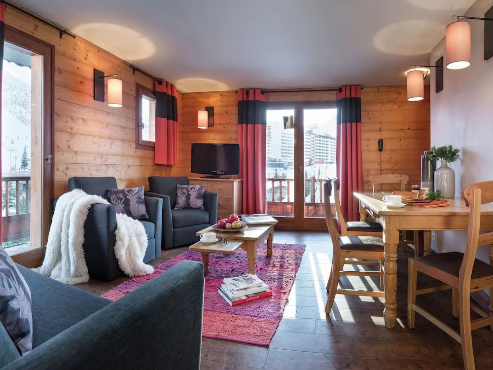 Snug Apartment, at Just 300 m. From the Slopes in Tignes