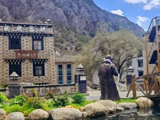 Yading Totem Boutique Inn
