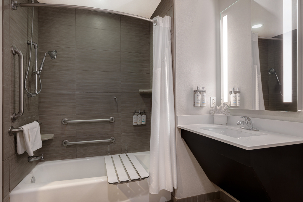 Holiday Inn Express & Suites - Kansas City KU Medical Center by IHG